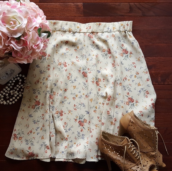 Vintage Cortland Petite Floral Skirt 💕💕💕 - Picture 2 of 8